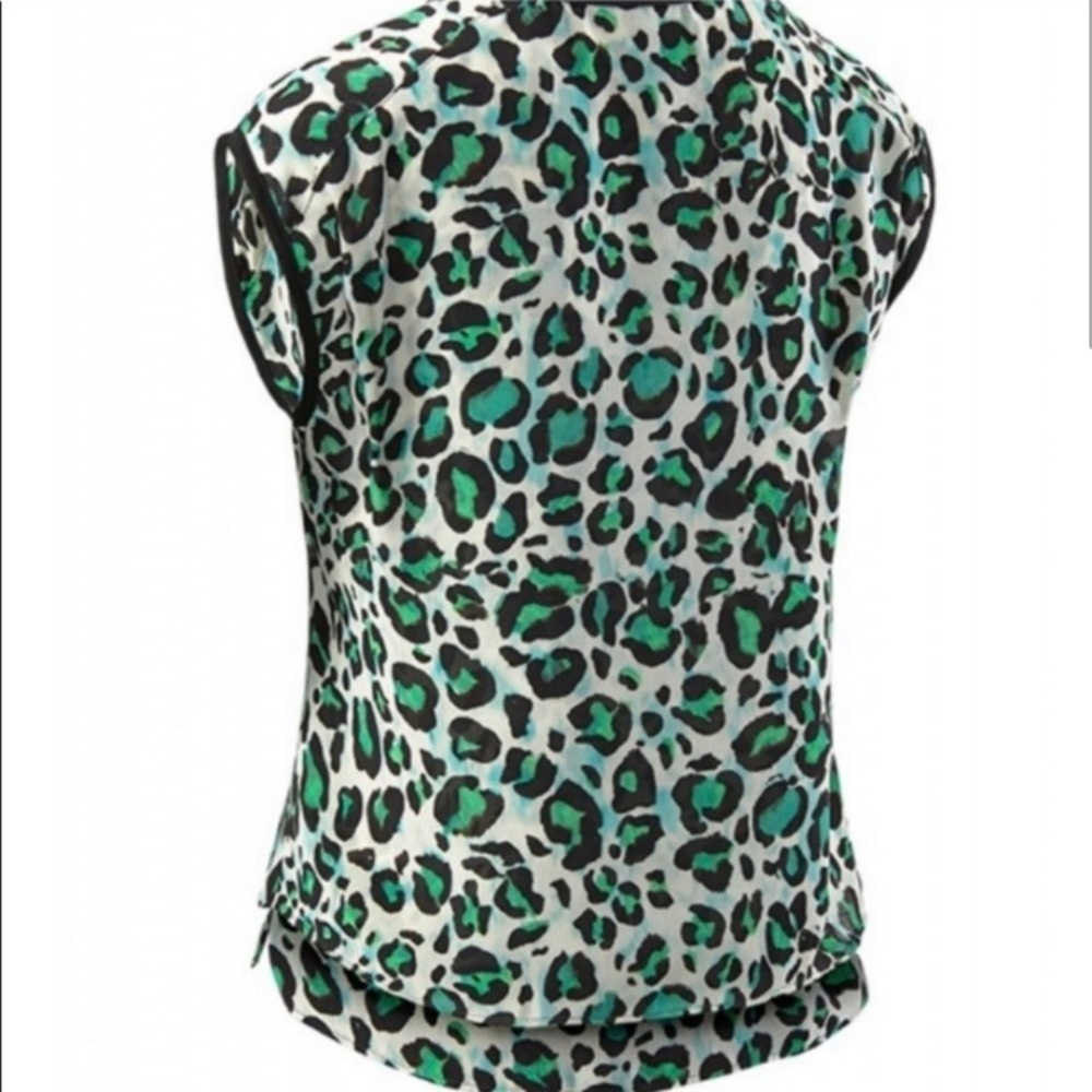 ♥️ CAbi #3260 Cheetah Envy Print Jungle Top - Picture 5 of 10